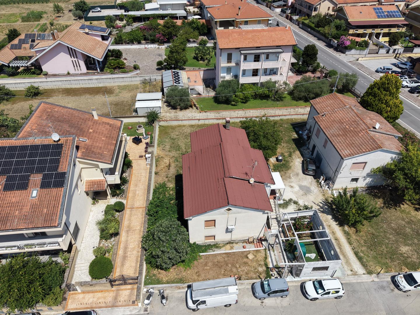 Vista dall'alto del lotto e dei due edifici esistenti del progetto Aurea
