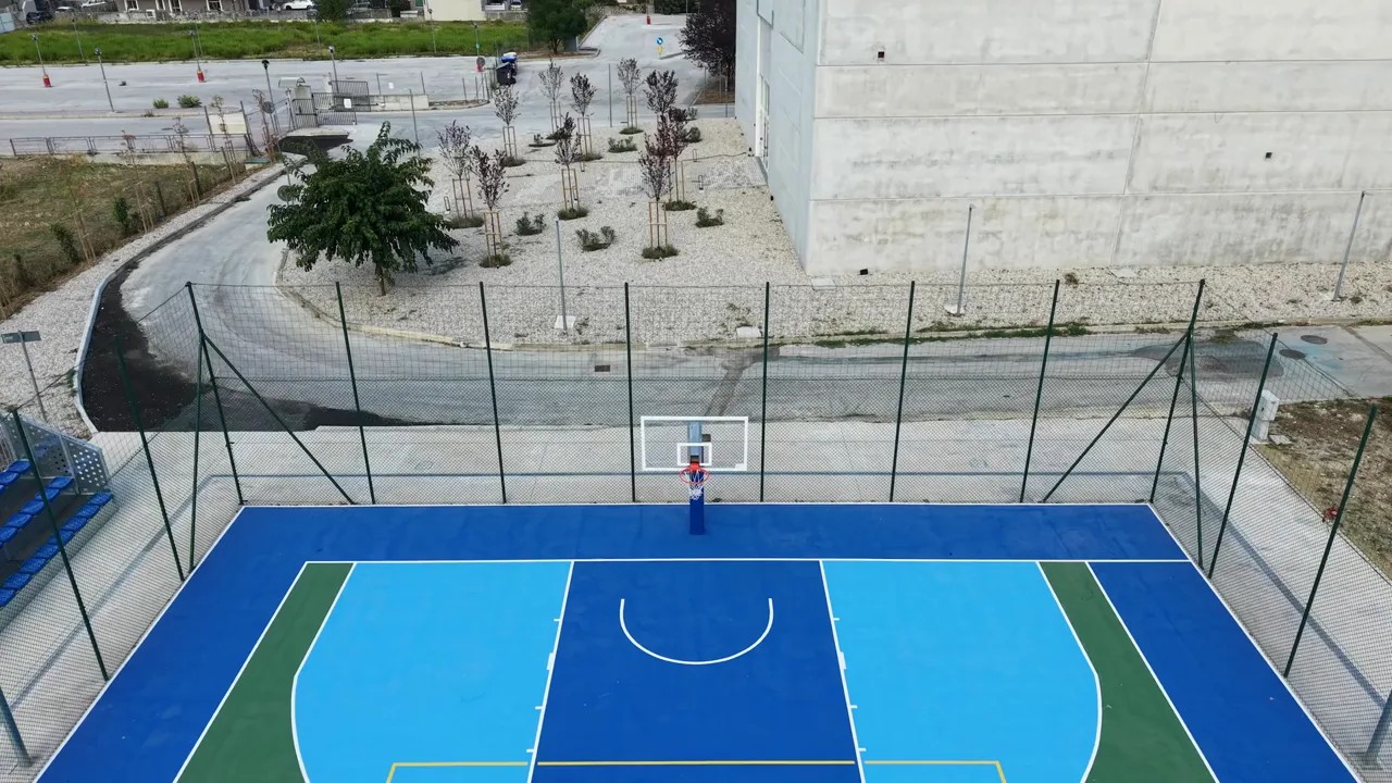 Campo da basket realizzato presso il Liceo D’Ascanio a Montesilvano